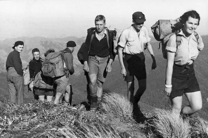 Heretaunga tramping club group | Items | National Library of New Zealand |  National Library of New Zealand