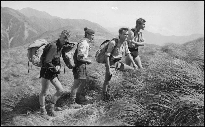 Members of Hutt Valley Tramping Club ... | Items | National Library of New  Zealand | National Library of New Zealand