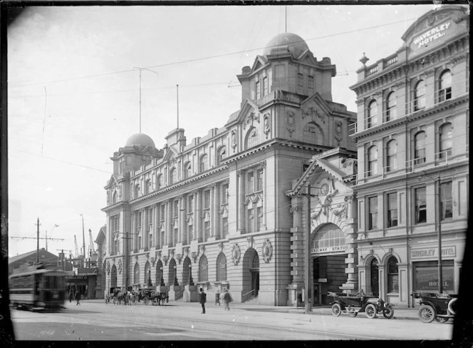 General Post Office and the Queen Str... | Items | National Library of New  Zealand | National Library of New Zealand