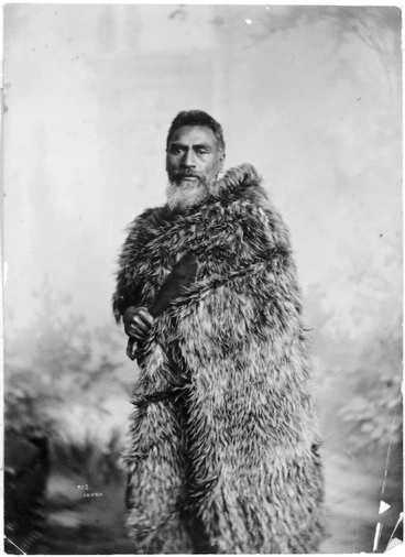 Image: Portrait of an unidentified Maori man from the Wanganui region