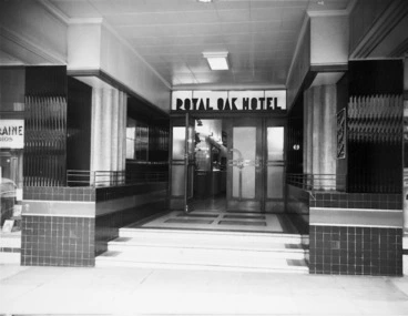 Image: Main entrance, Royal Oak Hotel, Wellington