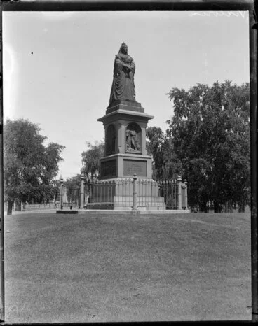Image: Statue of Queen Victoria, Victoria Square, Christchurch