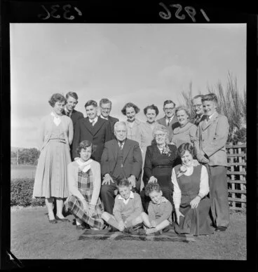 Image: Golden wedding portrait of Mr & Mrs Walter Nash, surrounded by their family
