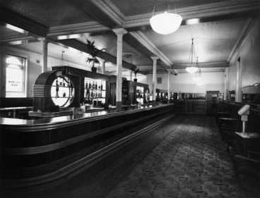 Image: View of the private bar, Royal Oak Hotel, Wellington
