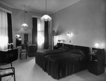 Image: View of delux bedroom, Royal Oak Hotel, Wellington
