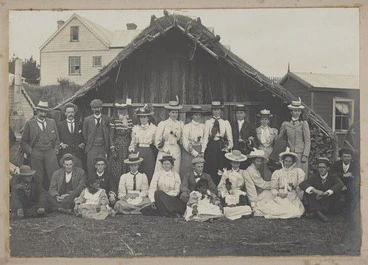 Image: Pakeha group with Maori children at Parihaka