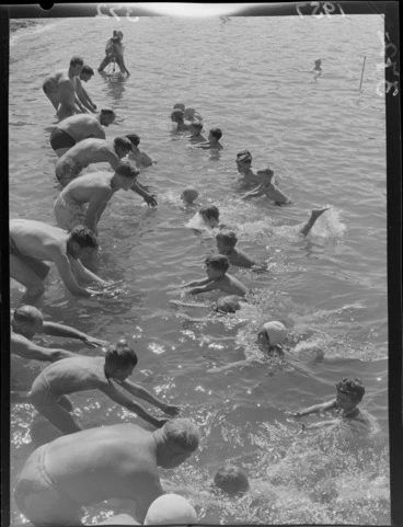 Image: Children learning to swim at Evans Bay, Wellington