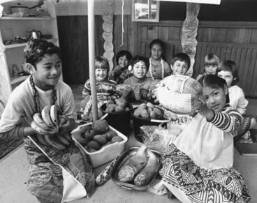 Image: Pupils of Strathmore Park School with food for umu