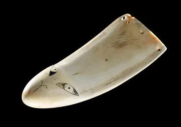 Image: Rei niho paraoa – whale-tooth pendant