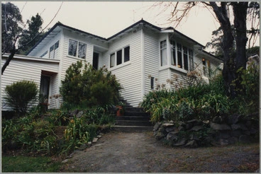 Image: Ngaio Marsh House, garden and entry