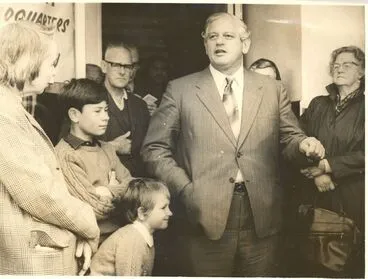 Image: Mr Norman Kirk speaks to crowd, Levin, 1972