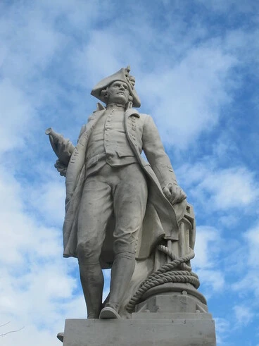 Image: Captain Cook statue