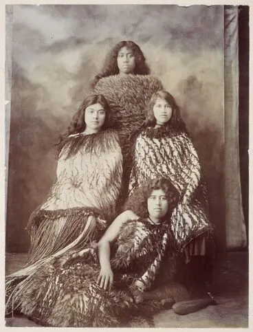 Image: Four Maori girls