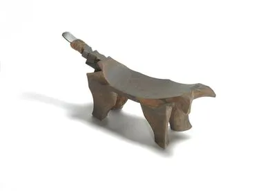 Image: Kana-'akari (coconut grating stool)