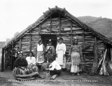 Image: Group outside a cookhouse in Parihaka