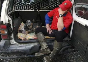 Image: Search dog and handler