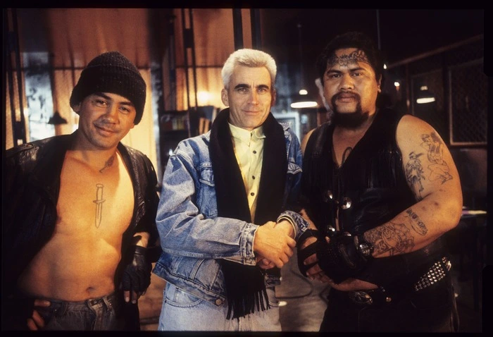 Director Lee Tamahori with two extras during filming of Once were warriors  bar scene, Auckland | Record | DigitalNZ