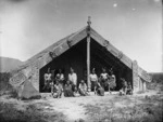 Ngāti Hauā group at Te Wai o Turongo runanga house, Waharoa