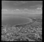 Entrance to Gisborne Harbour, Poverty Bay