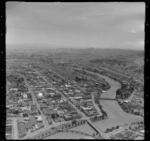 Taruheru River, Gisborne, Poverty Bay, including housing