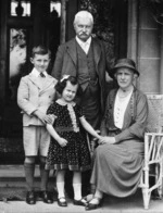 Sir Lindo and Lady Ferguson, with grand-children