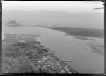 Tauranga, showing township and Mount Maunganui