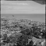 View over New Plymouth City to Port Taranaki and the Sugar Loaf Islands with Pukekura Park in the foreground, Taranaki Region