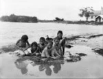 Pringle, Thomas, 1858-1931 :[Maori children in bathing pool, Ohinemutu]