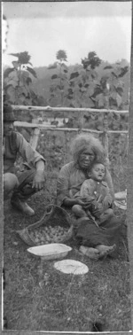 Matu, Hinewhiu and Hoani Mahia at Ruatahuna