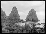 The rocks, on the beach, Huriawa, Karitane (Nga-Whatu-o-Haere)