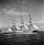 Pamir setting sail leaving Wellington Heads