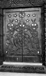Wooden carved door displaying the coat of arms for the Maori kings (Te Paki o Matariki) at the Maori meeting house Te Mahinarangi, Turanga-waewae Marae, Ngaruawahia