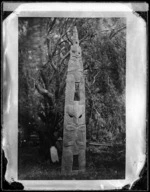 Maori wooden memorial, made from a waka, and carved to mark the grave of Te Mahutu, at Pipiriki