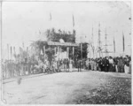 Mundy, Daniel Louis, 1826-1881: Group alongside a triumphal arch in Lyttelton, during the visit of the Duke of Edinburgh