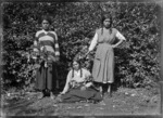 Three Maori girls, at Rangiahua, 1918.