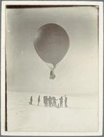 Ascent of a hydrogen balloon at Barrier Inlet during the British Antarctic Expedition 1901-04