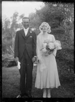 Phyllis Godber and Cecil Hartwig on their marriage day, at Silverstream, 1932