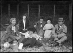 Godber family picnic group at Waikanae, Christmas Day 1924.