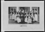 Nurses and officers from Balmer Lawn Section, no 1 New Zealand General Hospital, Brockenhurst, England, during World War 1 - Photograph taken by Elliott and Fry (London, England)
