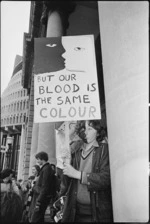 Anti-apartheid demonstrator Daniel Morgan-Lynch at Parliament Buildings, Wellington - Photograph taken by Peter Avery