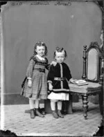 Combes children, aged 4 and 5 from Turakina - Photograph taken by Thompson & Daley of Wanganui