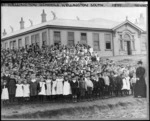 Pupils and teachers posed in front of Wellington South School