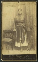 Mason, Frederick W, fl 1898-1899 :Portrait of unidentified Maori woman