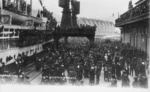 Crowd farewelling NZEF 6th reinforcements leaving on the ship Willochra