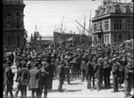 Crowd outside entrance to Queens Wharf, Wellington, during the 1913 Waterfront Strike