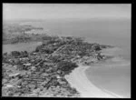 Takapuna, Auckland, showing housing and beach