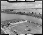 Parnell Baths, Auckland, with Mechanics Bay in the background