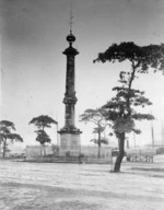Photograph of a monument, Manilla, Phillippines