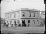 Anchor Hotel and group outside [Whanganui ?]