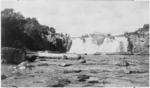 Logs going over the Taheke Falls